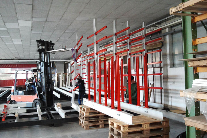 mobile cantilever racking, assembly