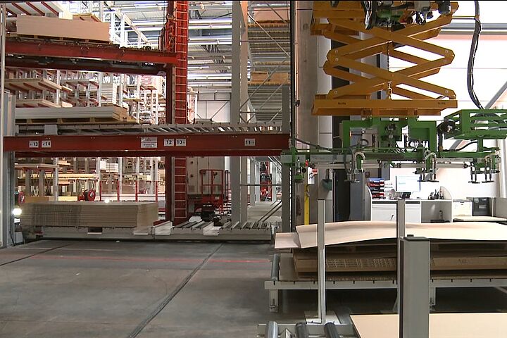 automated warehouse, stacker crane