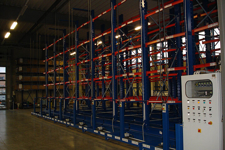 mobile cantilever racking system