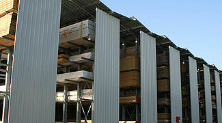 Rayonnage cantilever avec toit