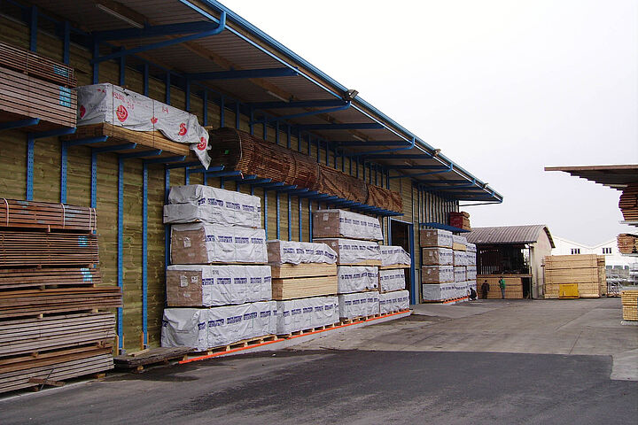 cantilever racking with roof for timber storage